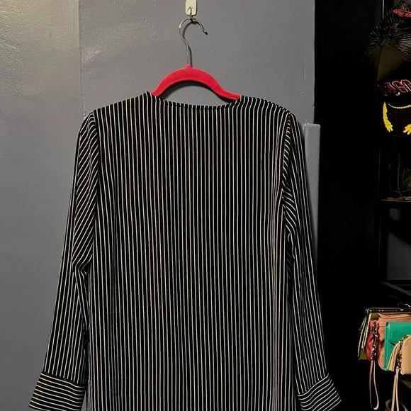 T Tahari Black and White Striped Blouse - Picture 5 of 7